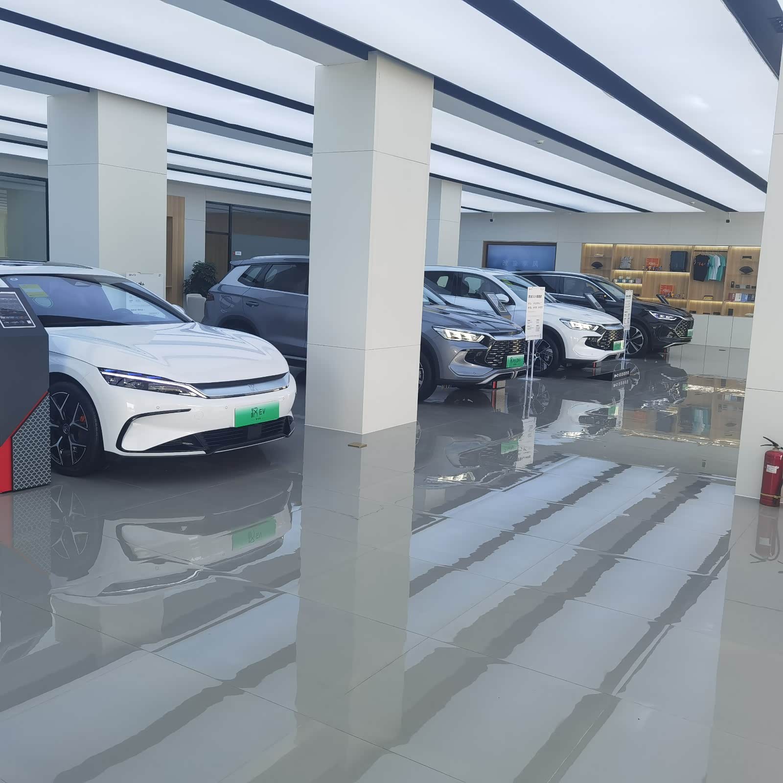 新车展示区
