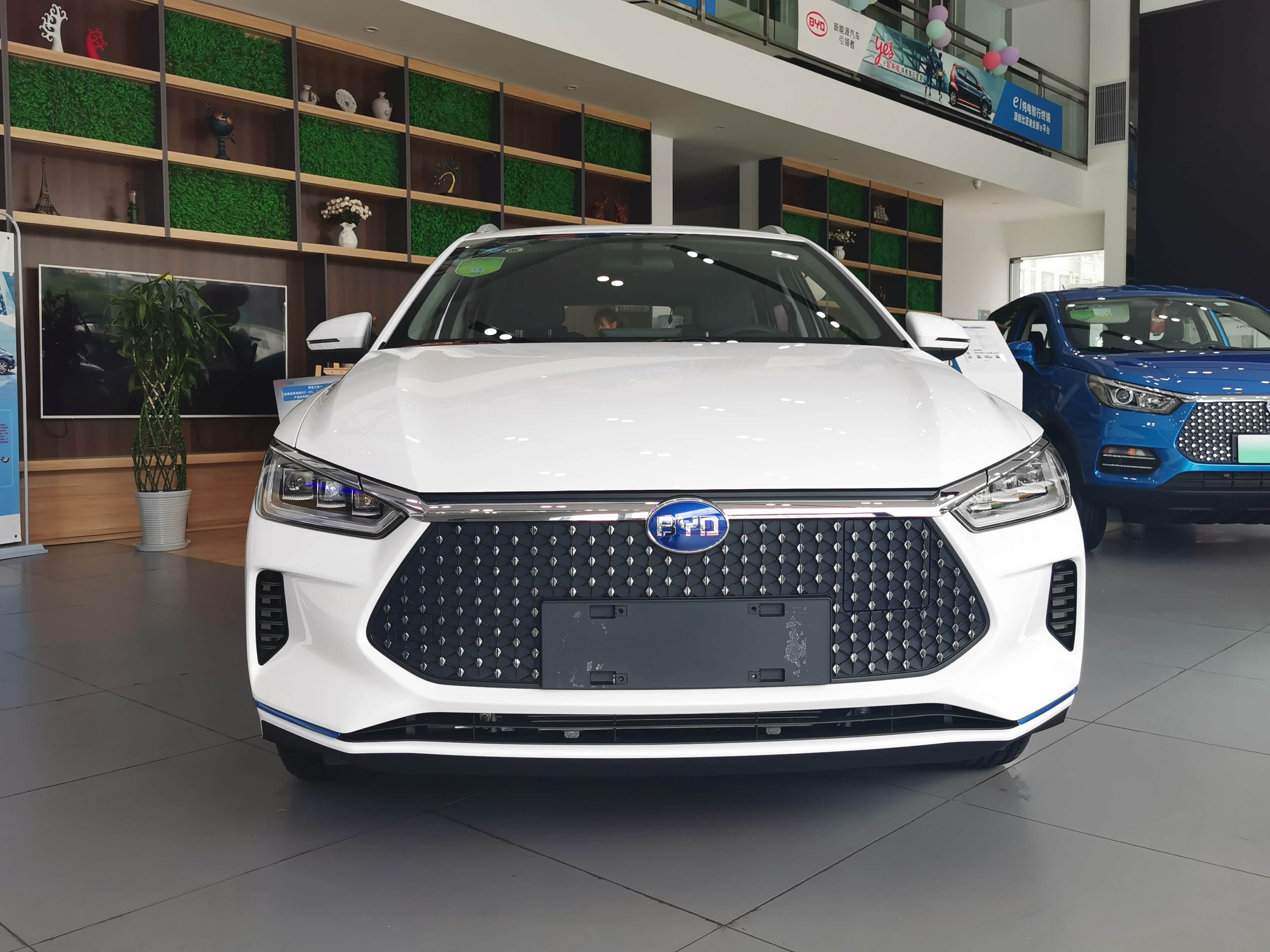 新车展示区