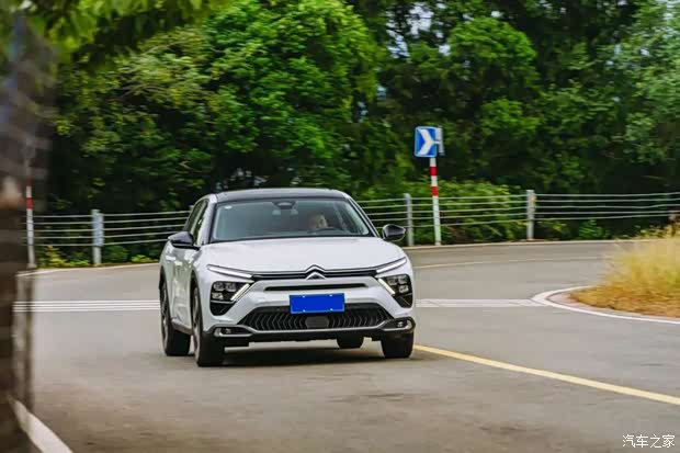 促要有多丧心病狂才会开雪铁龙凡尔赛去跑山