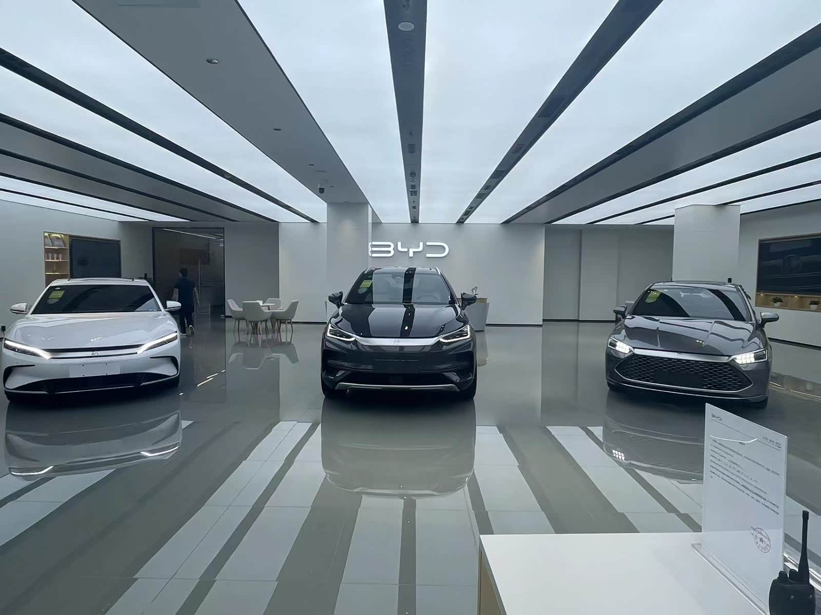 新车展示区