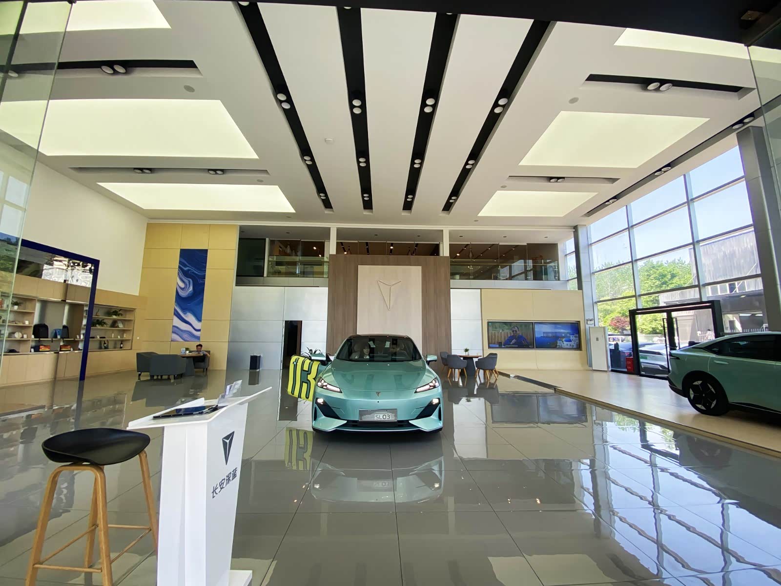 新车展示区
