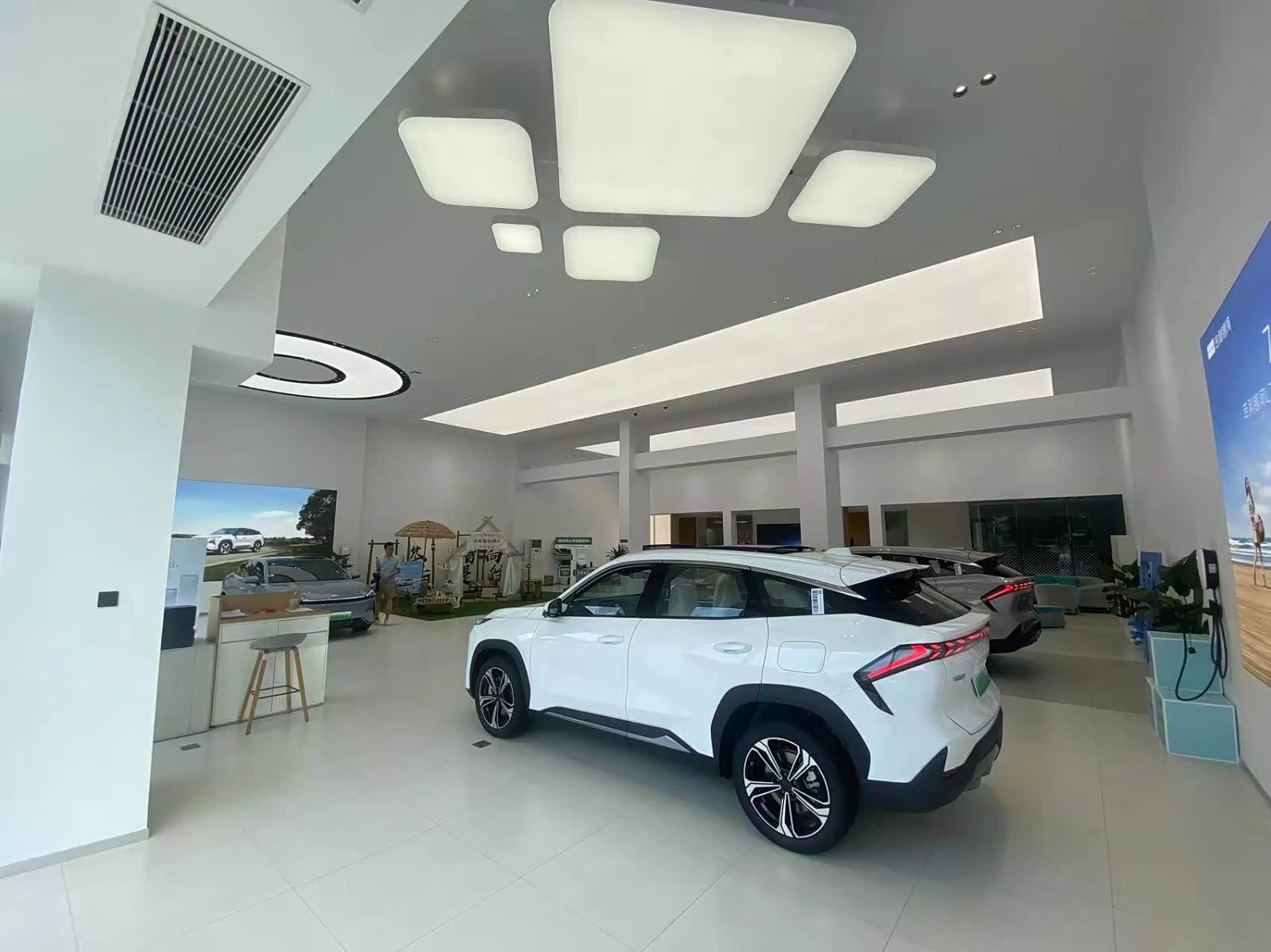 新车展示区