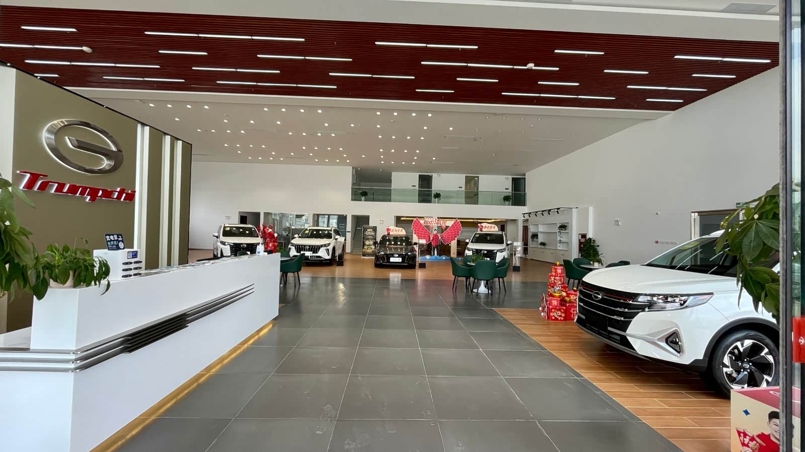 新车展示区