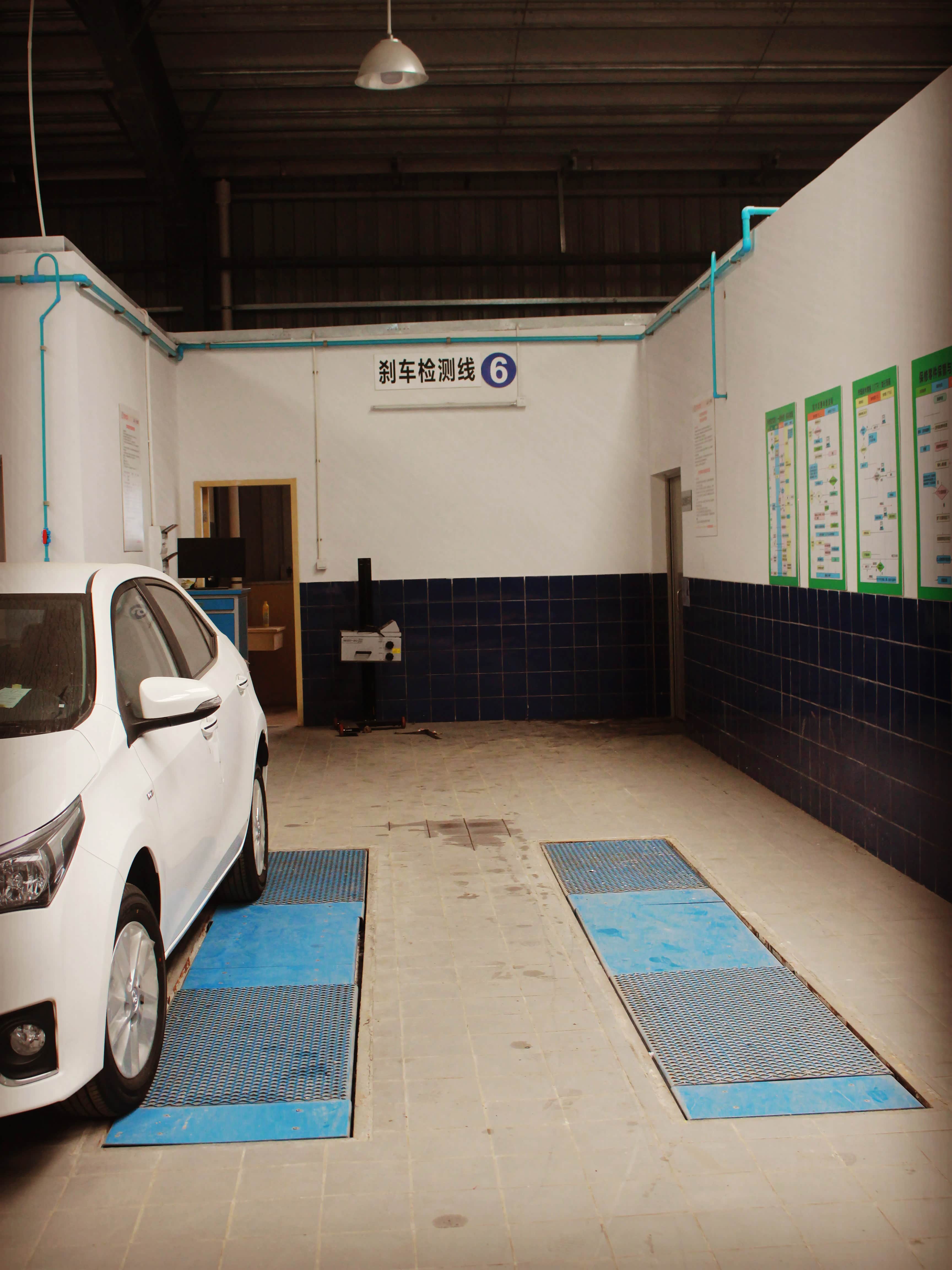 来宾一汽丰田利成4s店 维修间