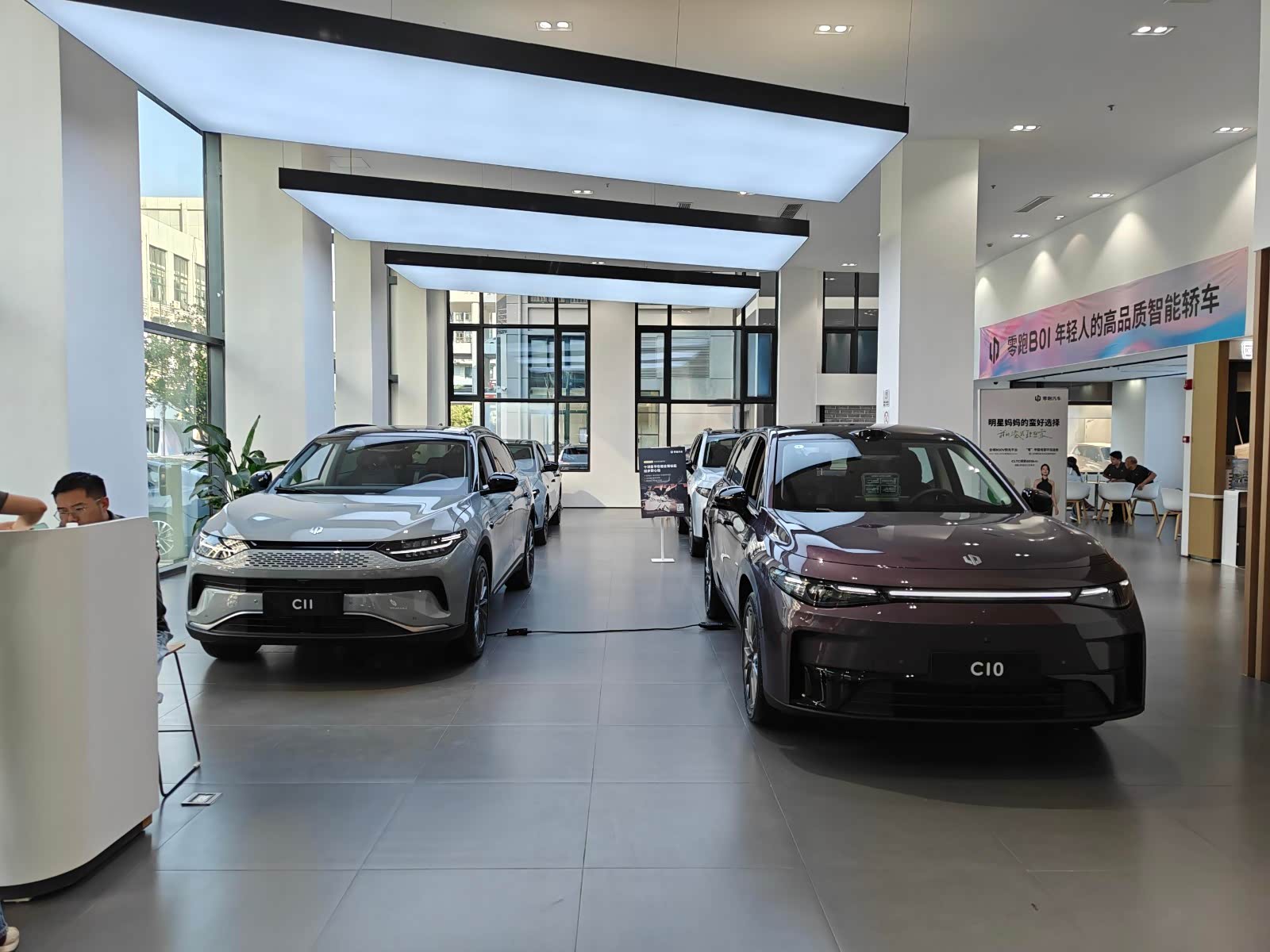 新车展示区