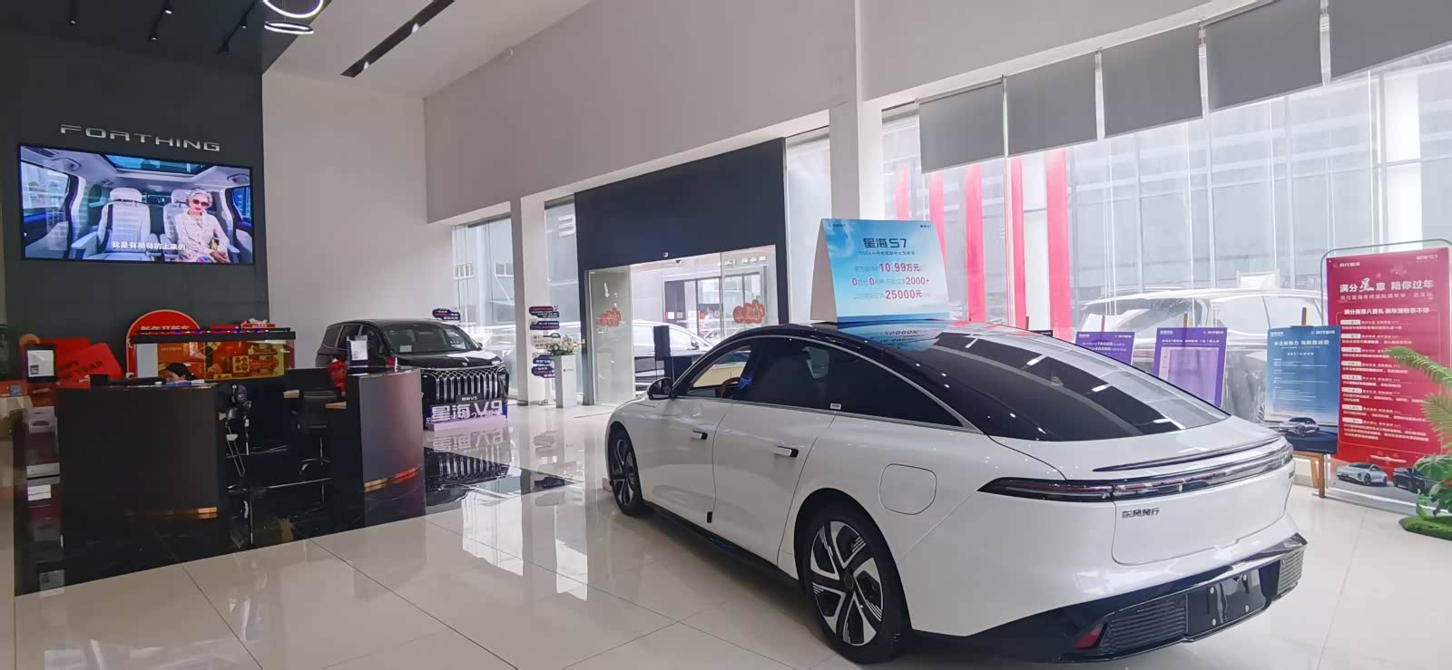 新车展示区