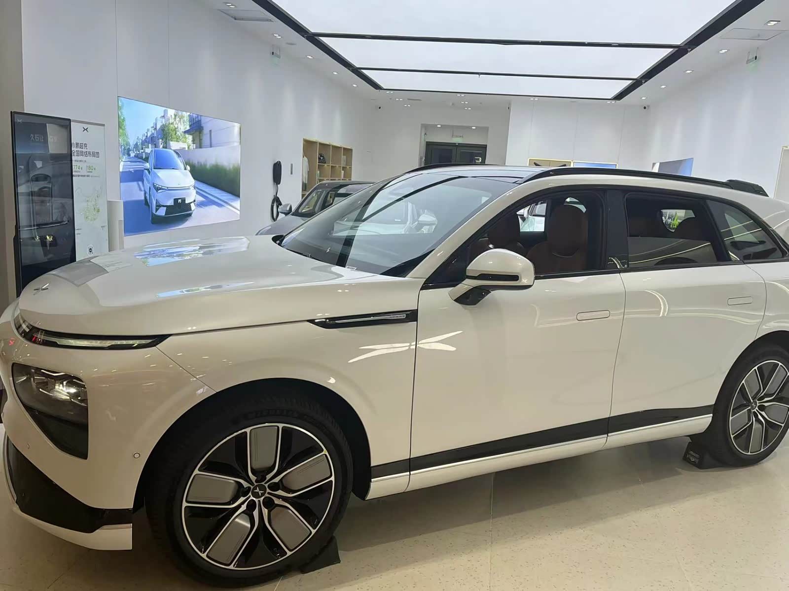 新车展示区