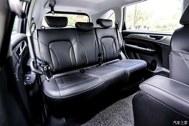 哈弗m6plus空间大座椅软除了宽敞就是舒服
