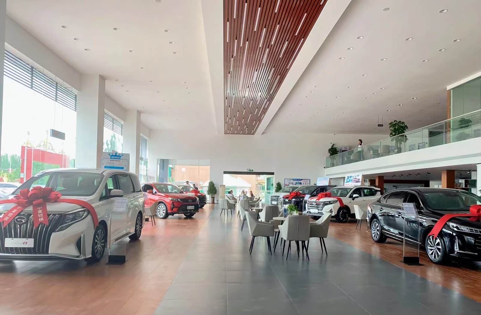 新车展示区