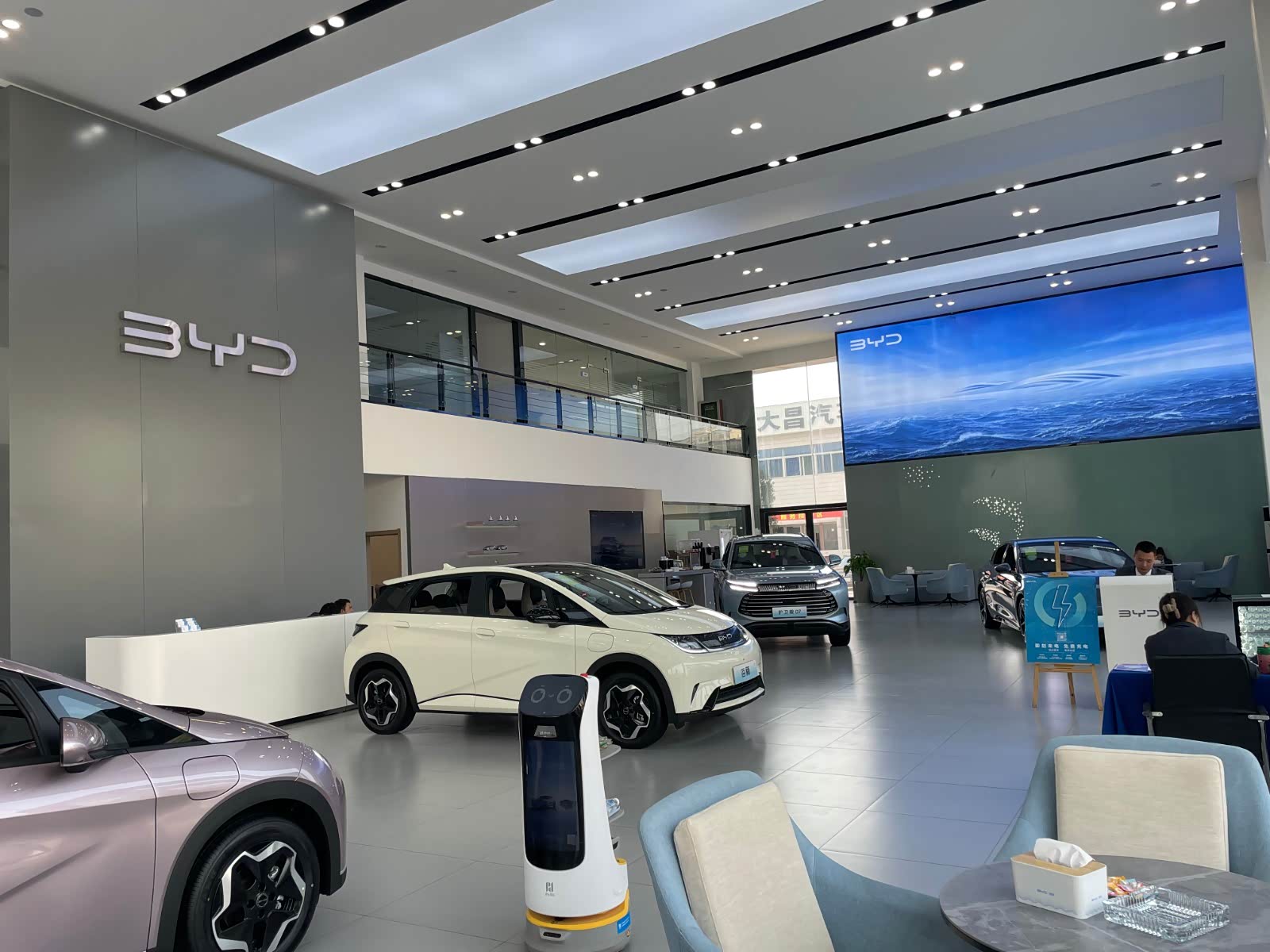 新车展示区