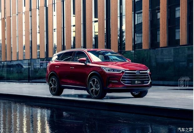 比亚迪唐ev的话纯电车型,长续航版是565公里nedc续航,然后高性能版的