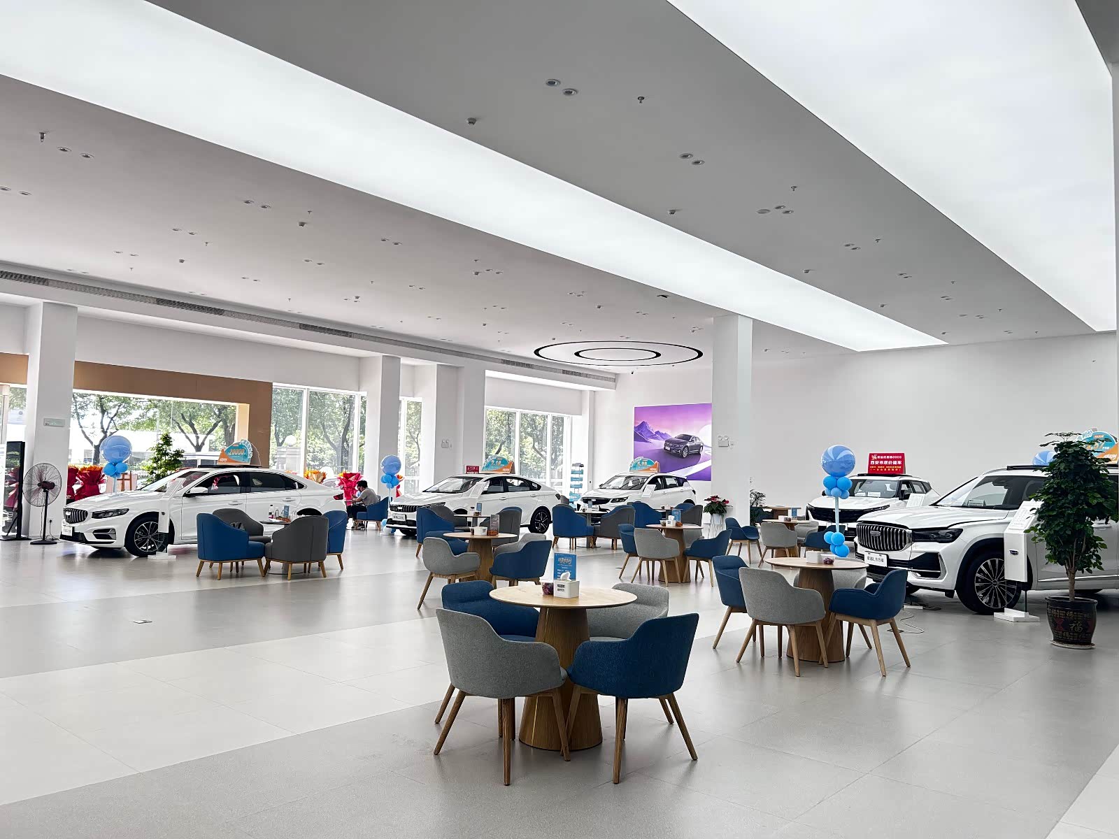 新车展示区