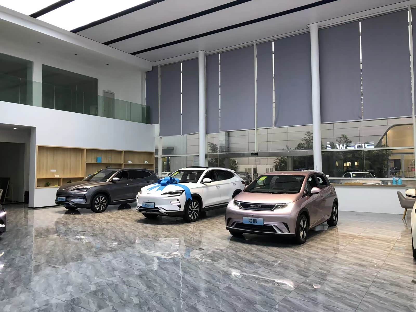 新车展示区