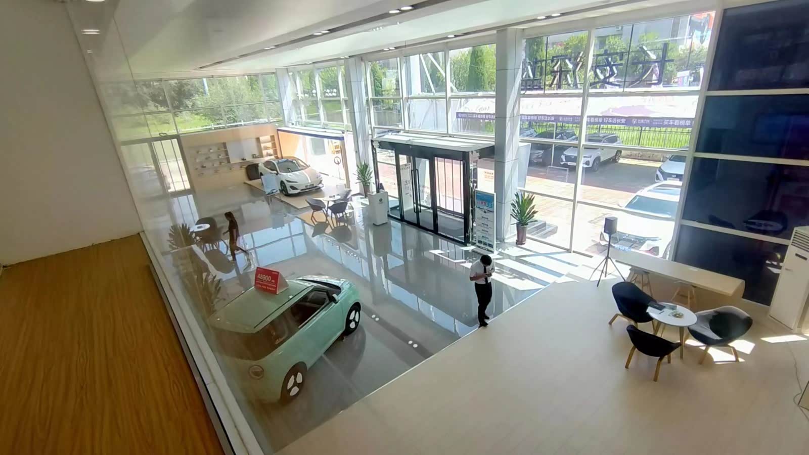 新车展示区