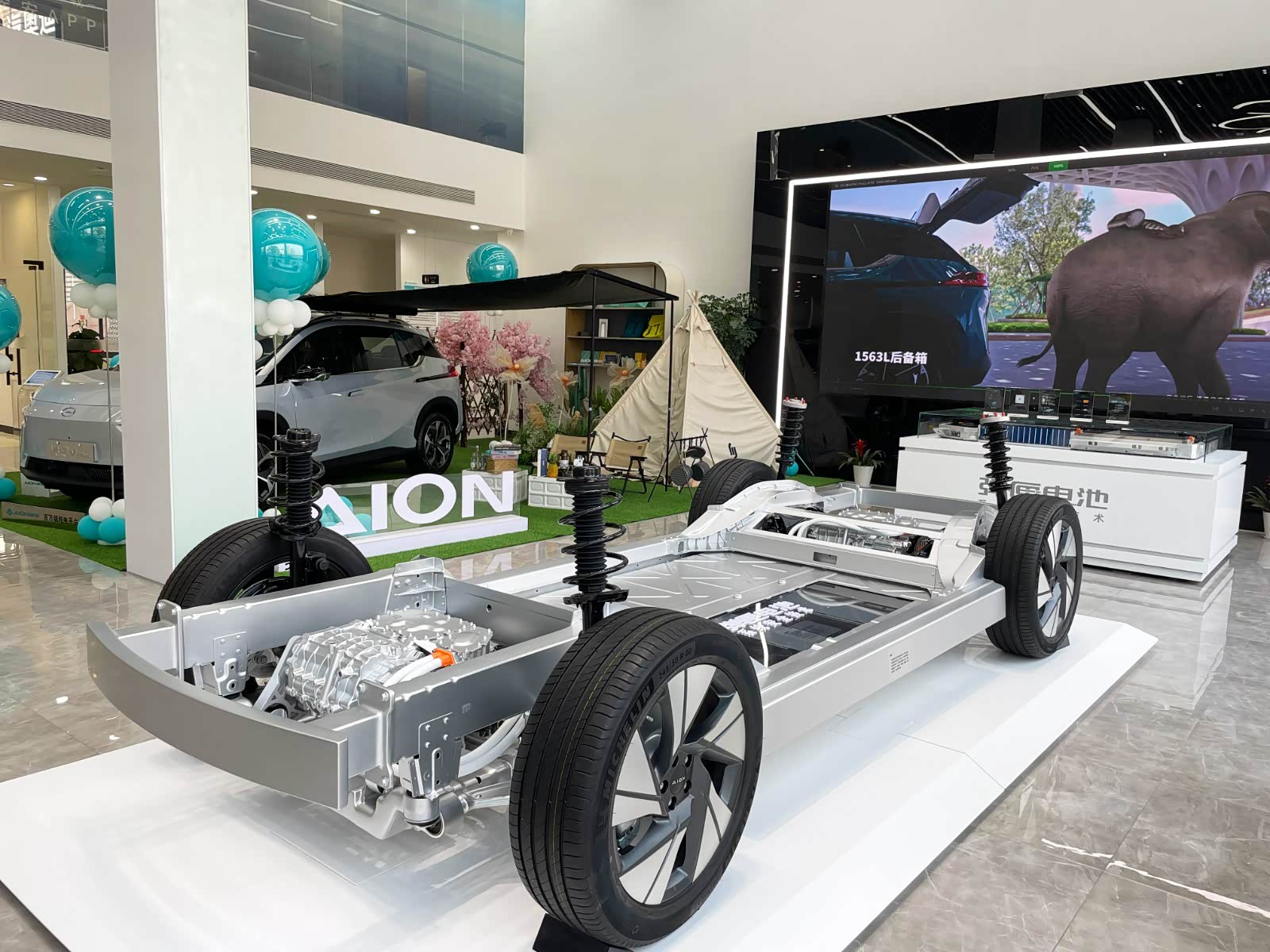 新车展示区