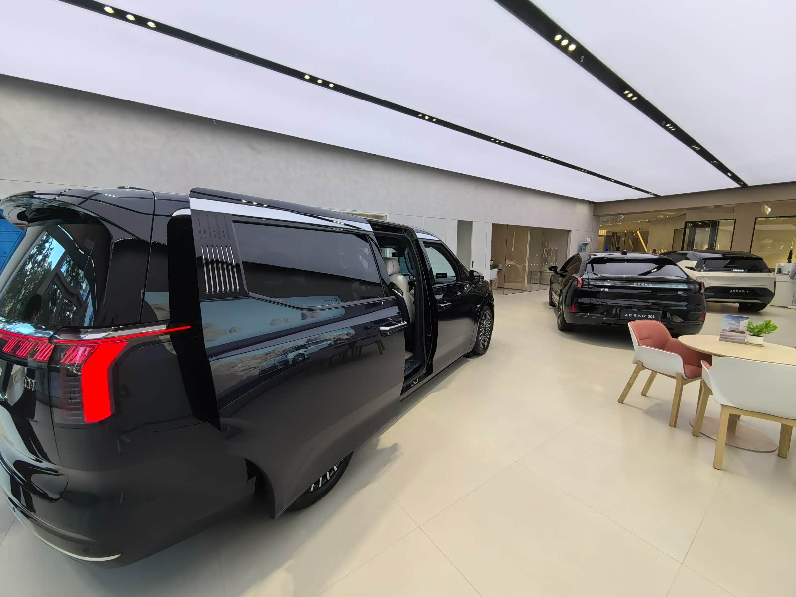 新车展示区