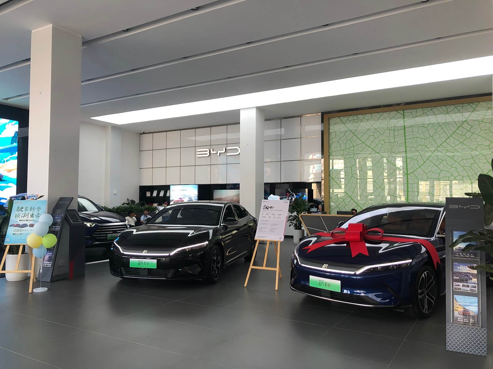 新车展示区