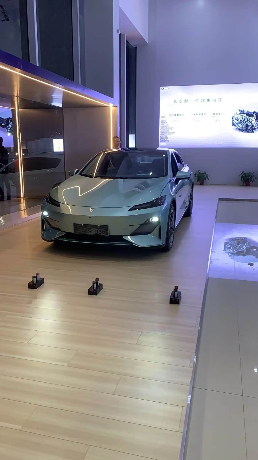 新车展示区