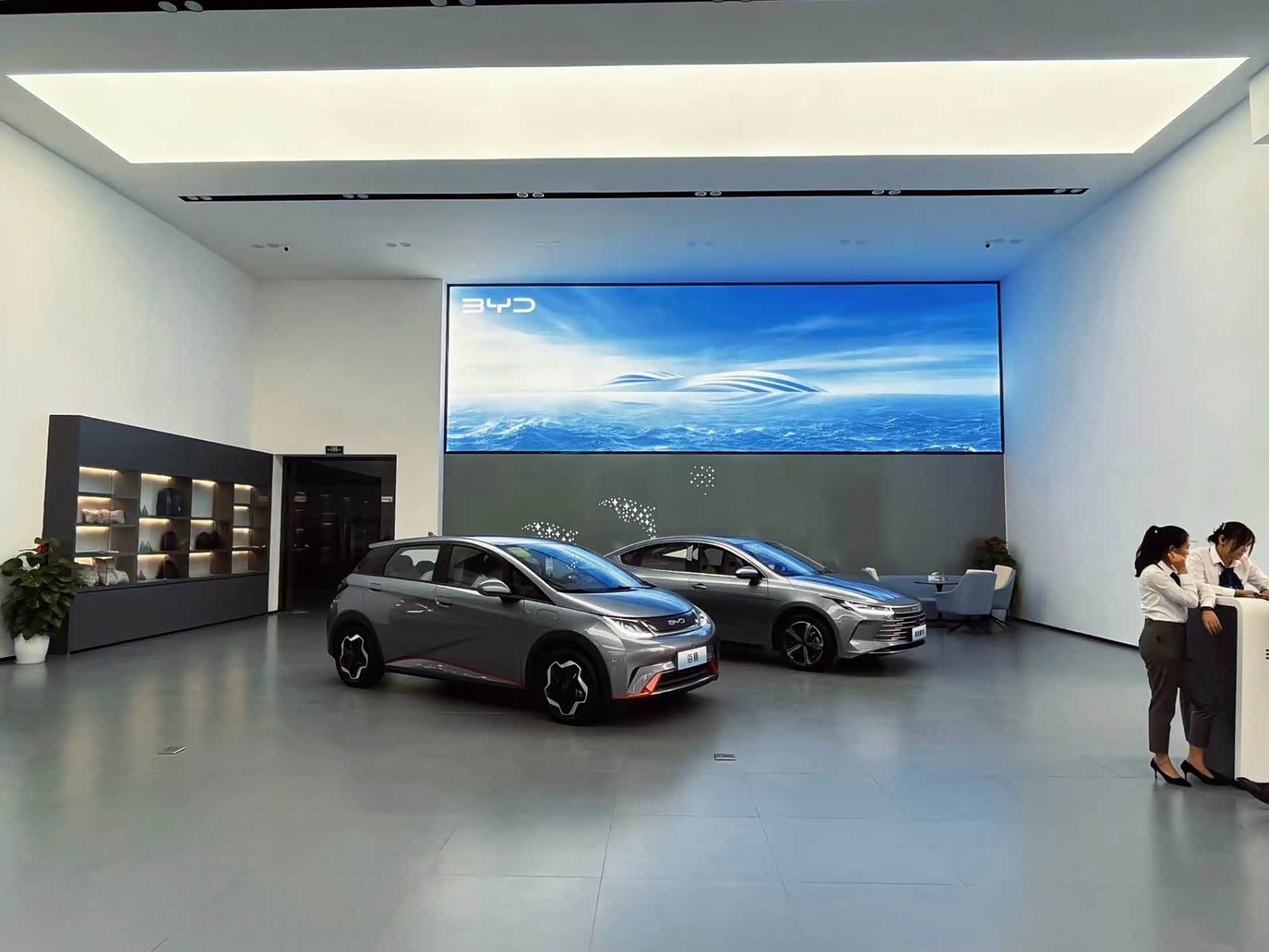 新车展示区