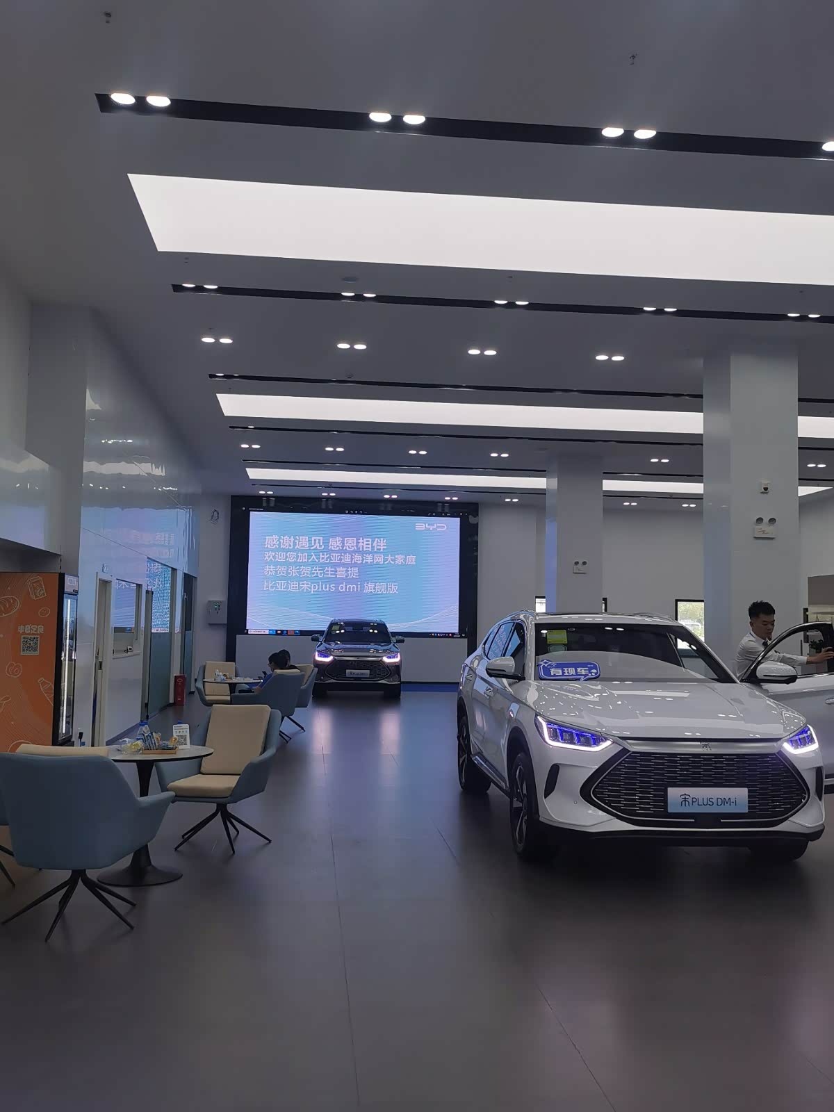 新车展示区