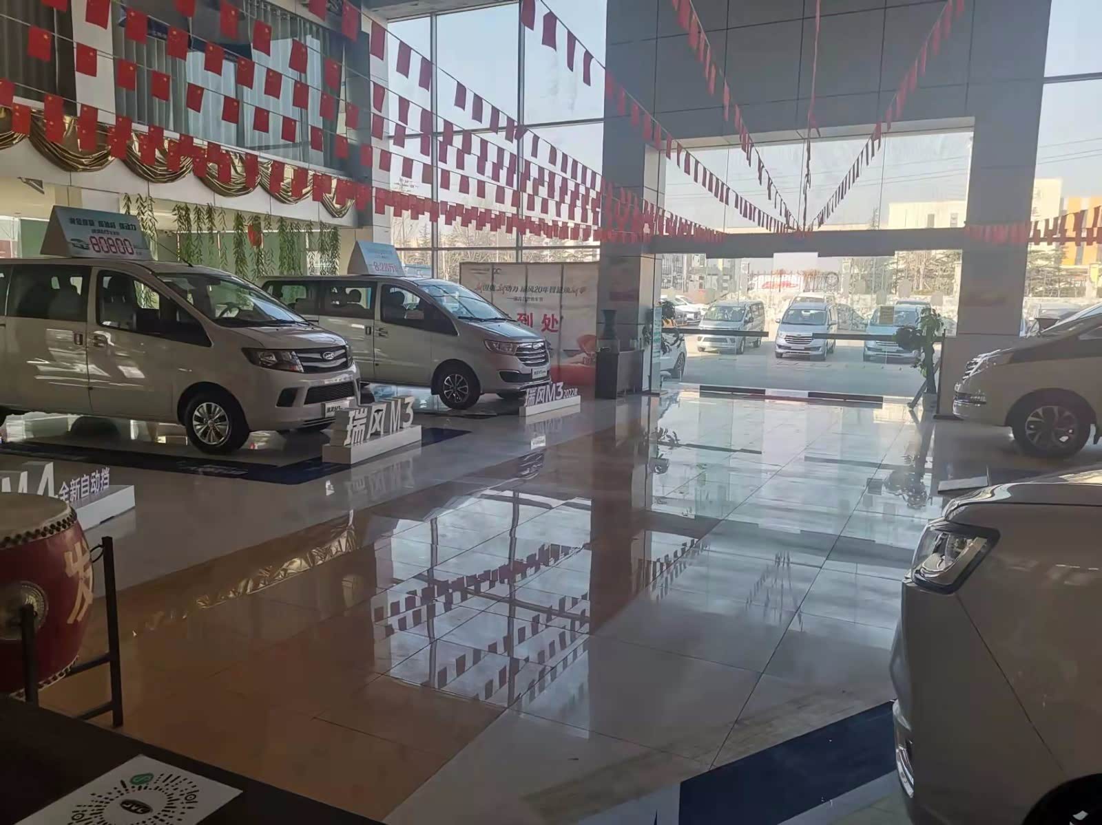 新车展示区