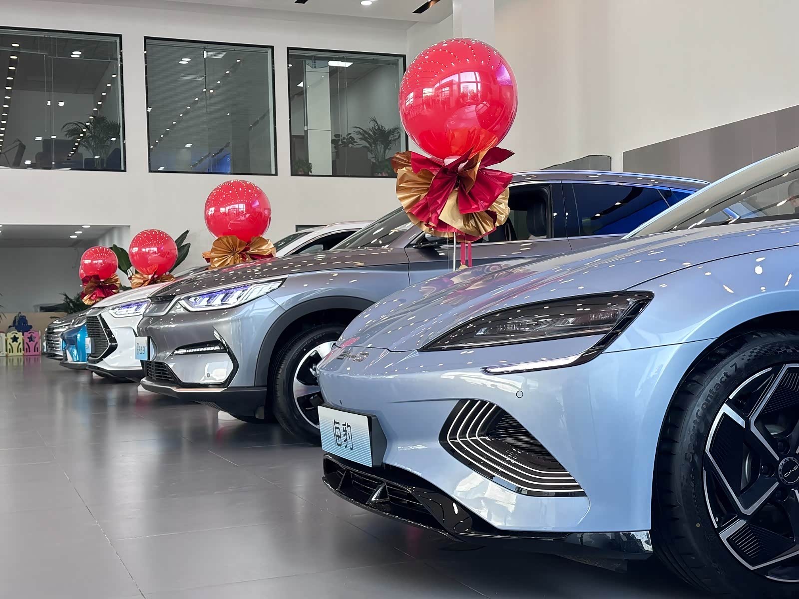 新车展示区