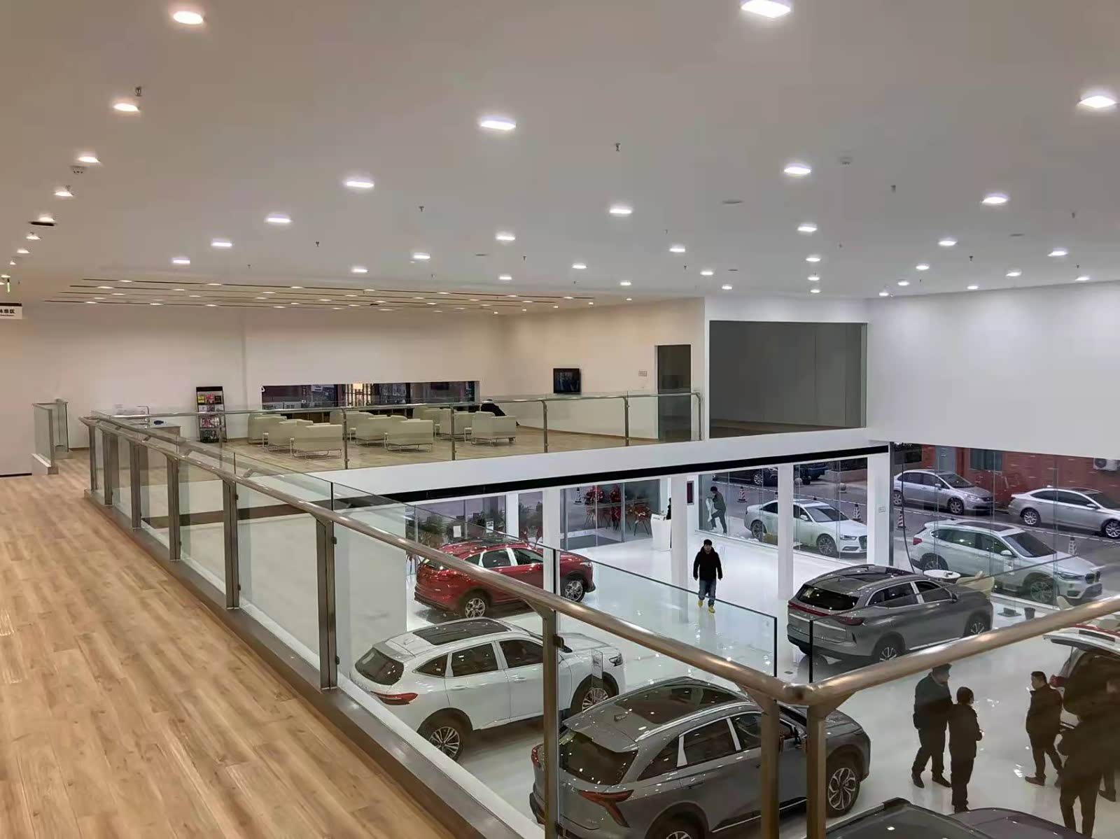 新车展示区