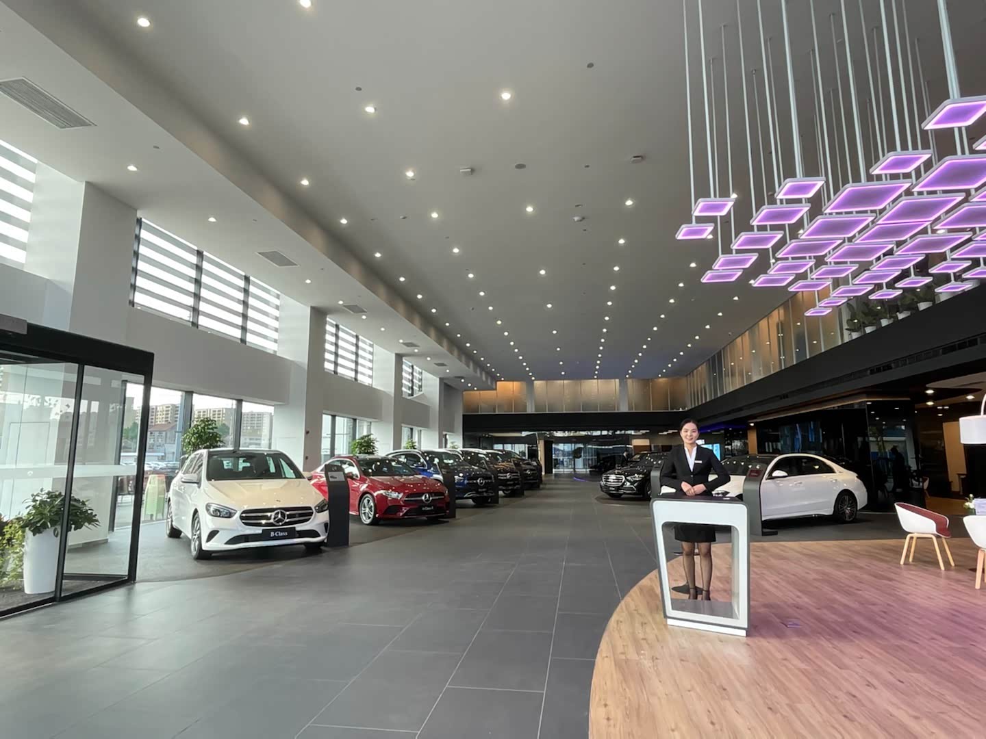 【南宁巨星北湖奔驰4s店_经销商展厅图片】