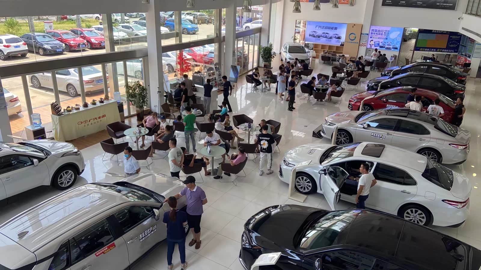 新车展示区