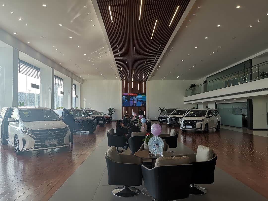 新车展示区