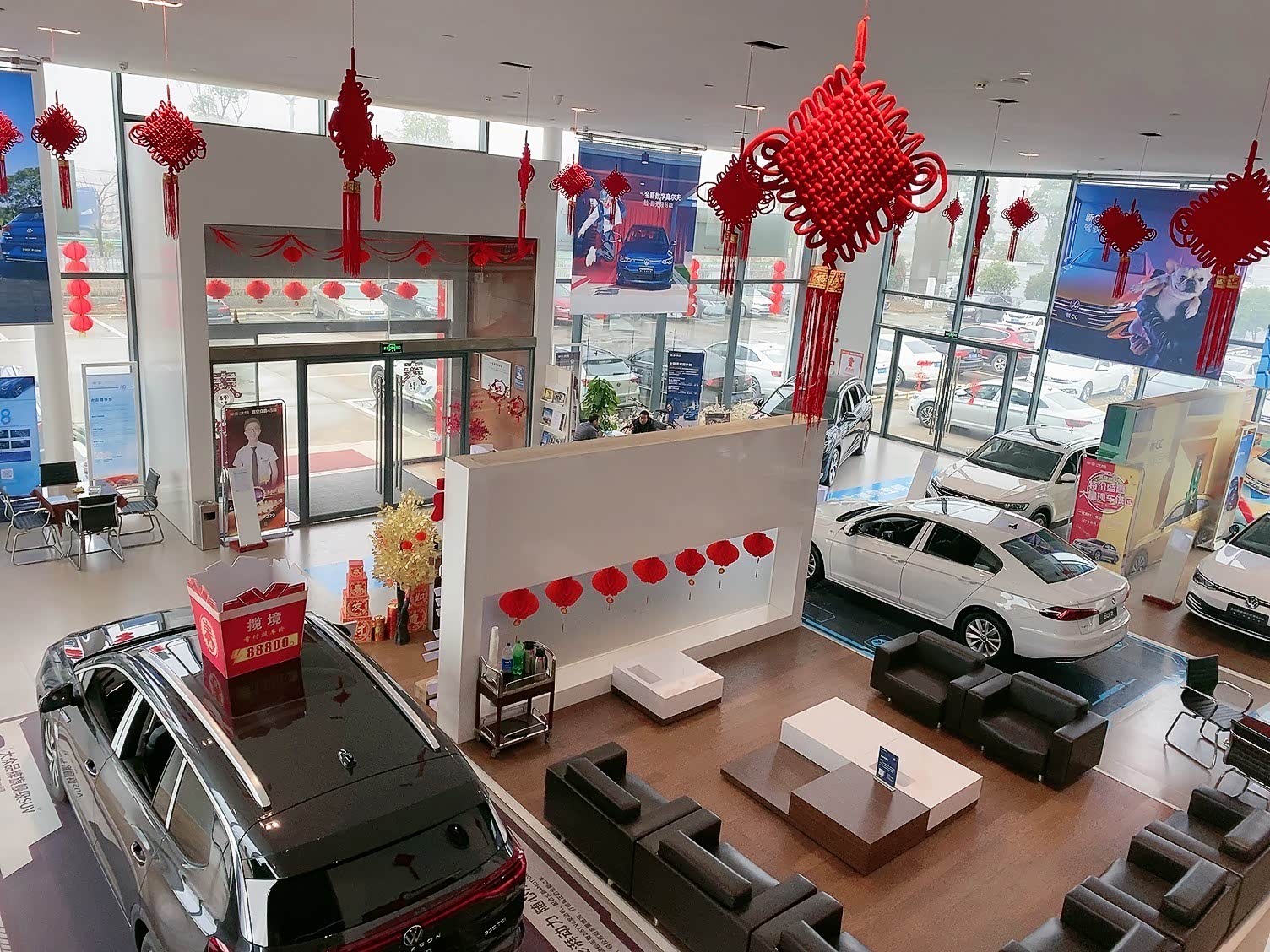 新车展示区