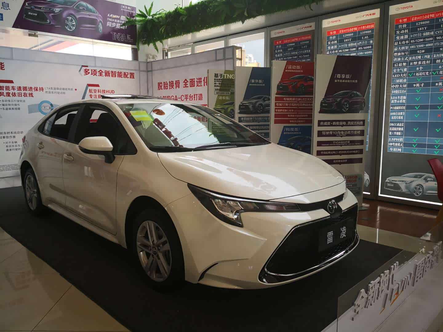新车展示区