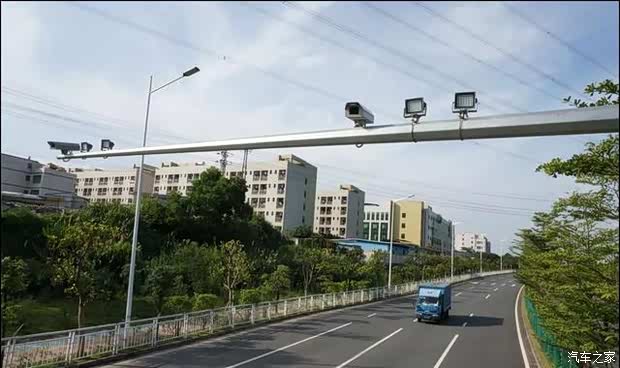 路上拍违章的摄像头 到底长什么样