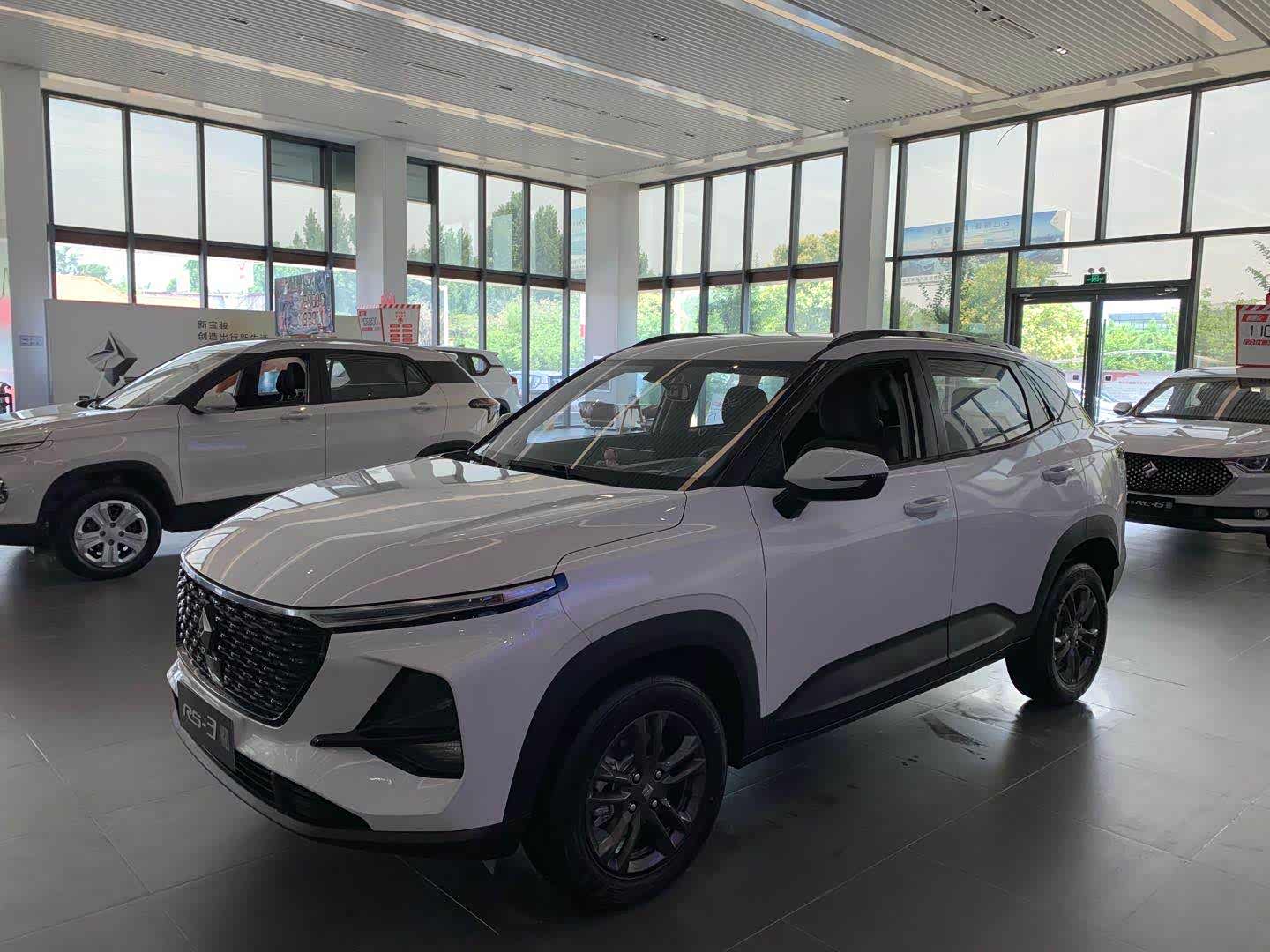 新车展示区