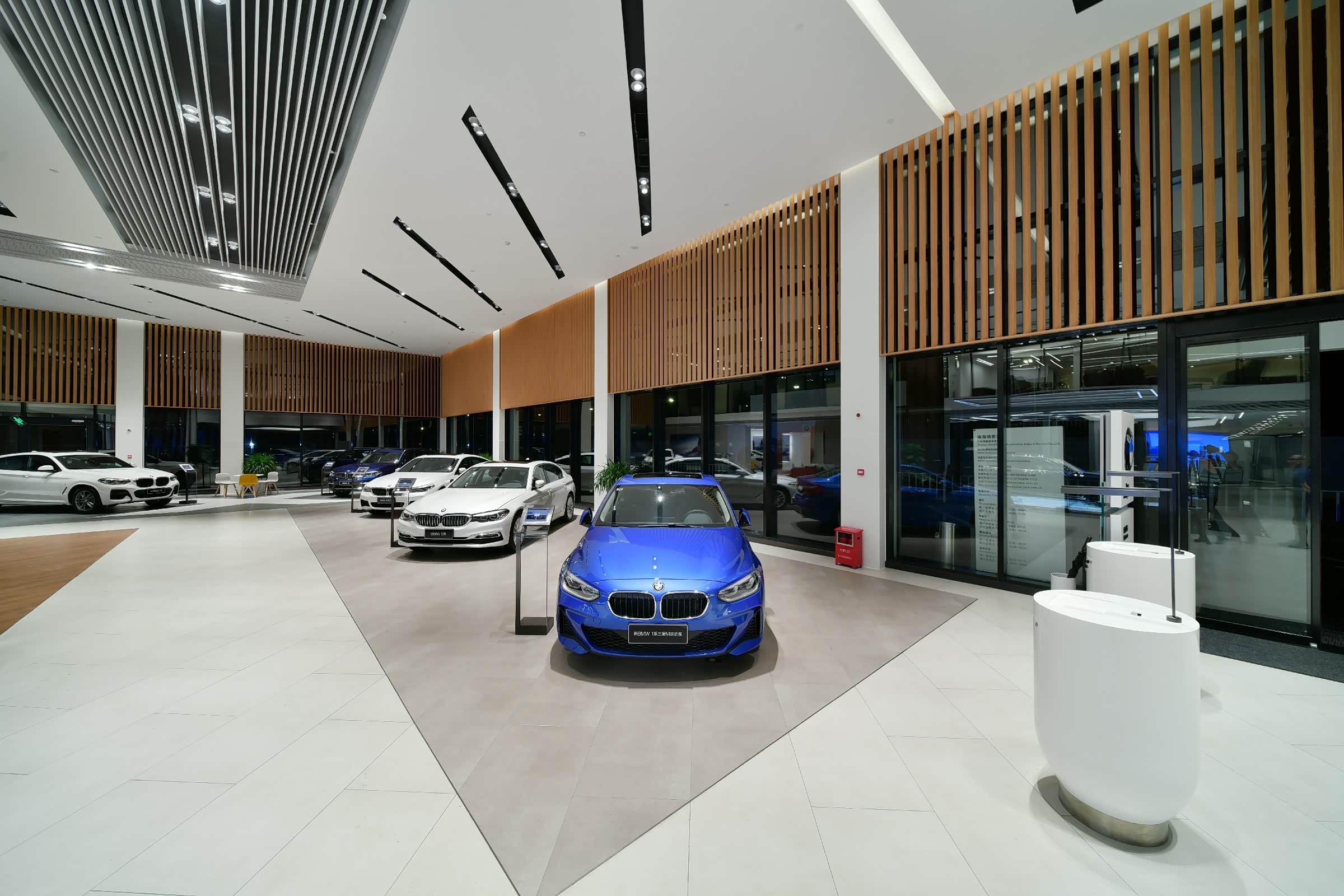 新车展示区