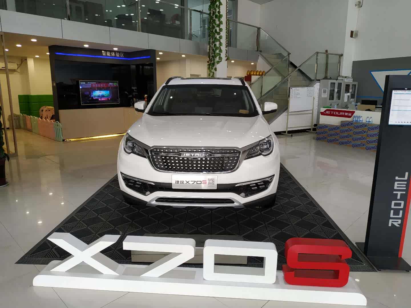 新车展示区