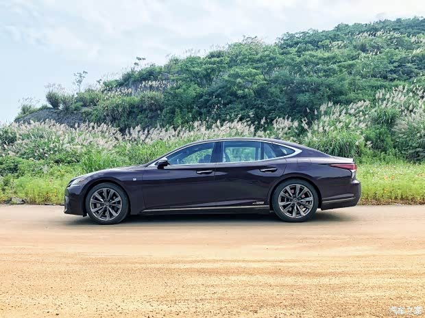 东方态度试驾雷克萨斯ls500hfsport