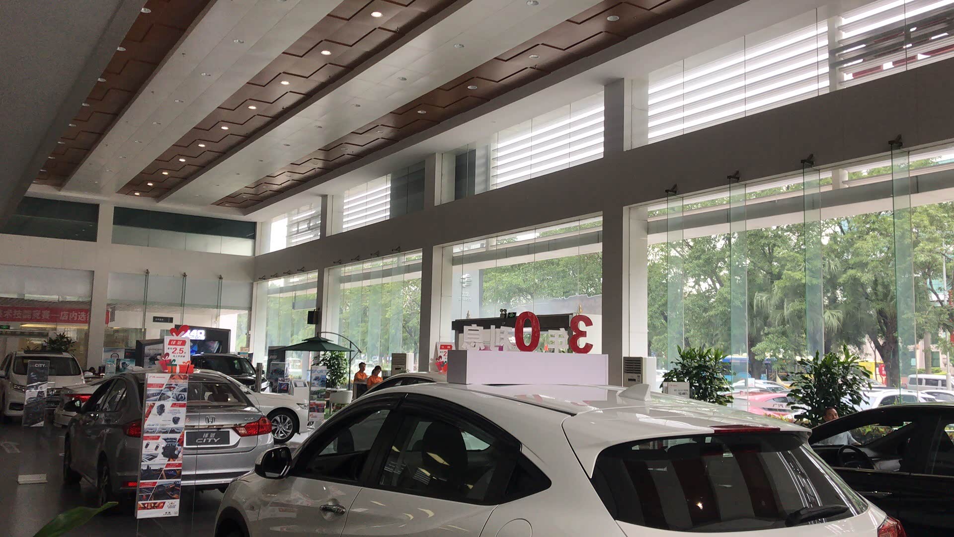 新车展示区