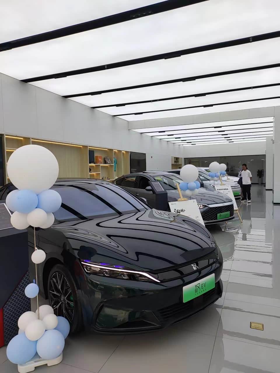 新车展示区