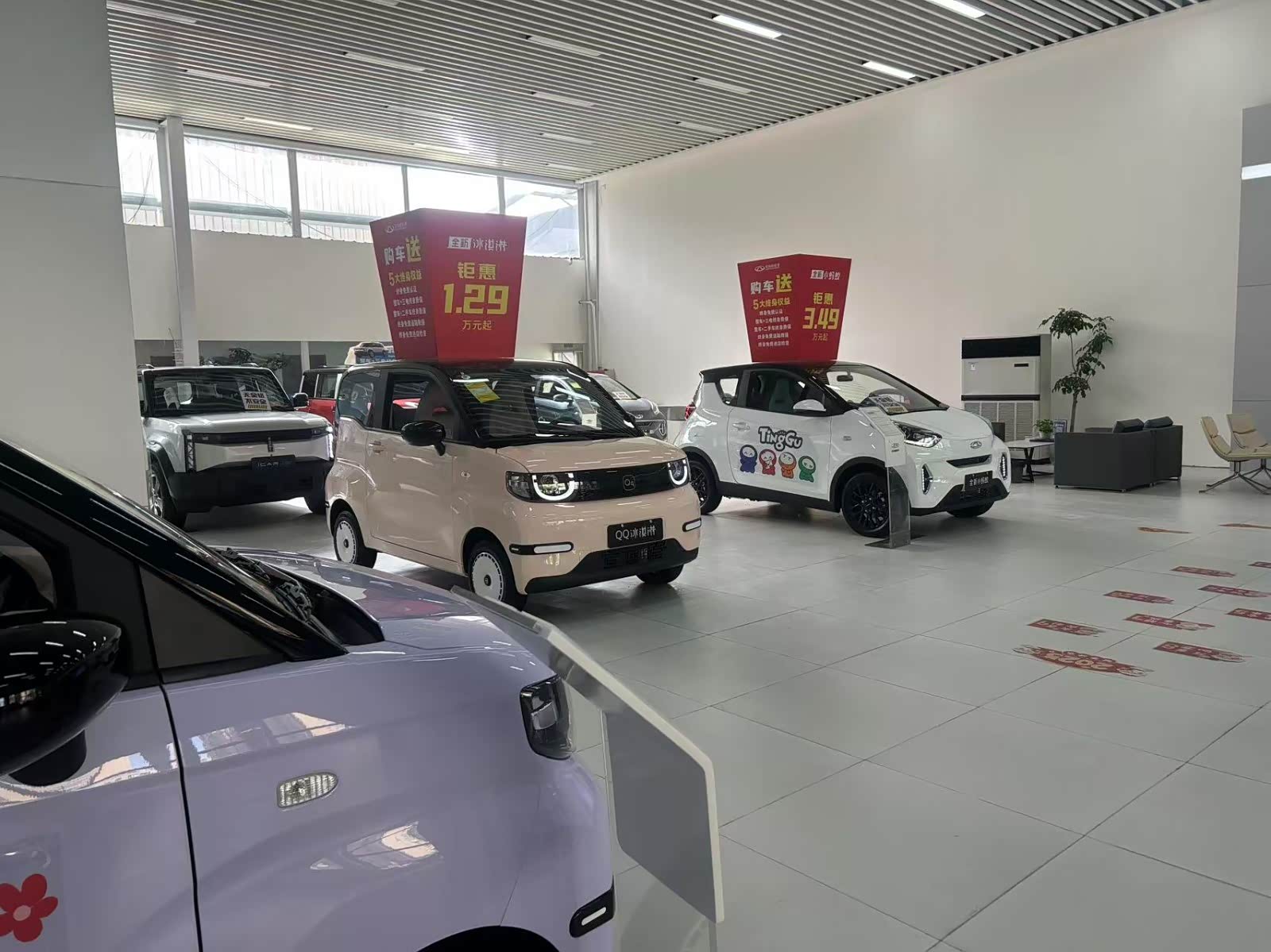 新车展示区
