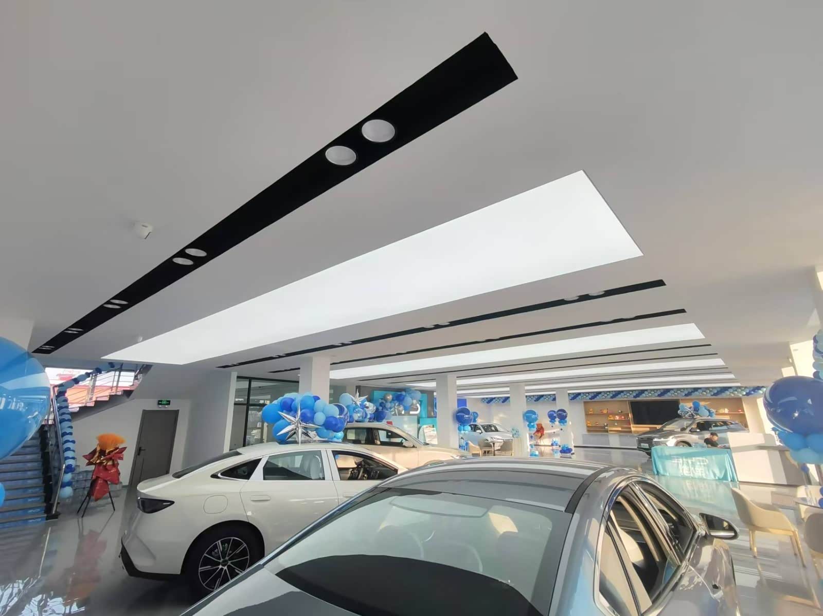 新车展示区