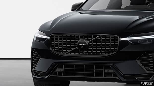 外观方面,沃尔沃xc60极夜黑在亮黑色的前格栅,车窗饰条,车尾的黑色