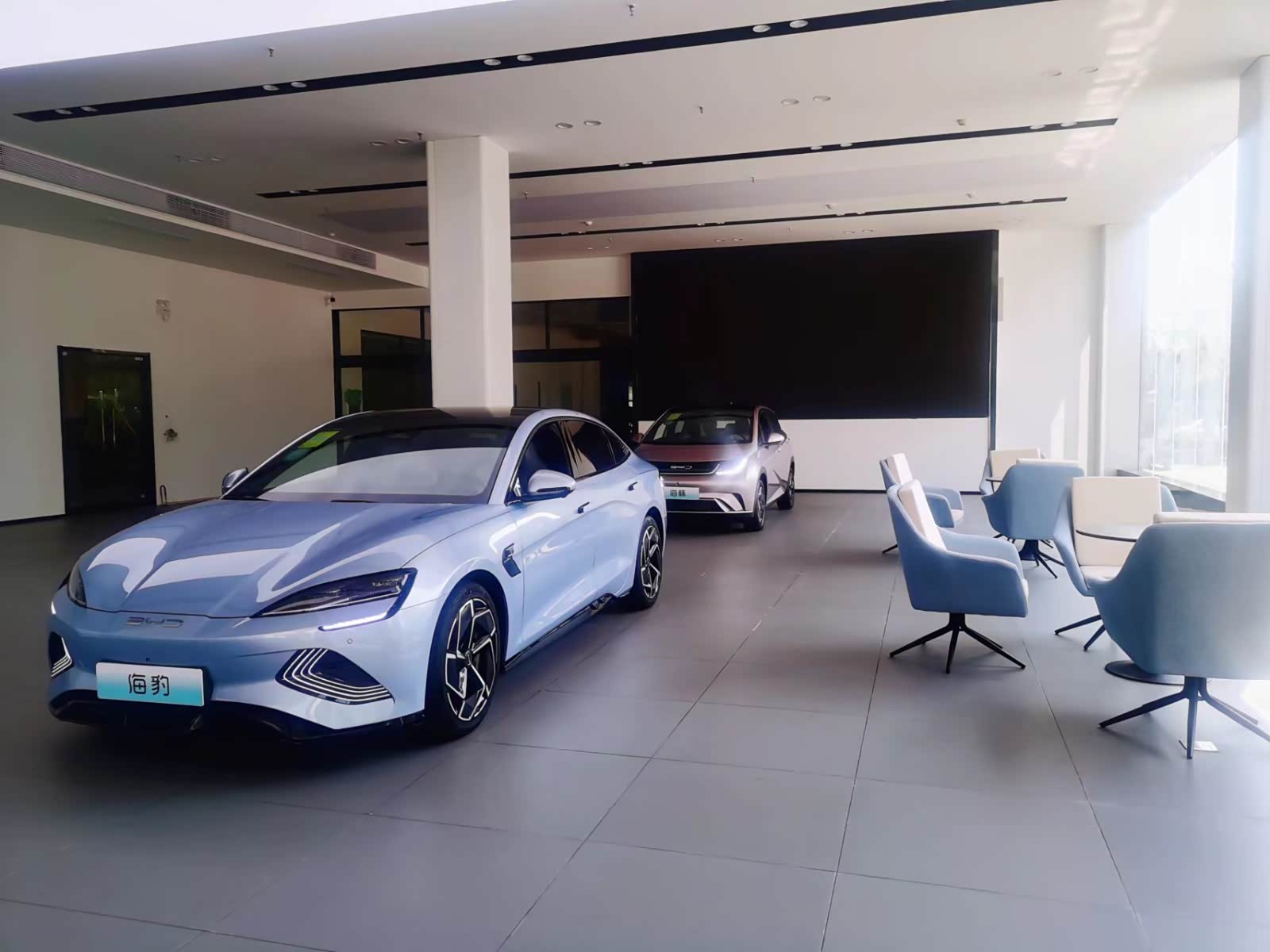 新车展示区