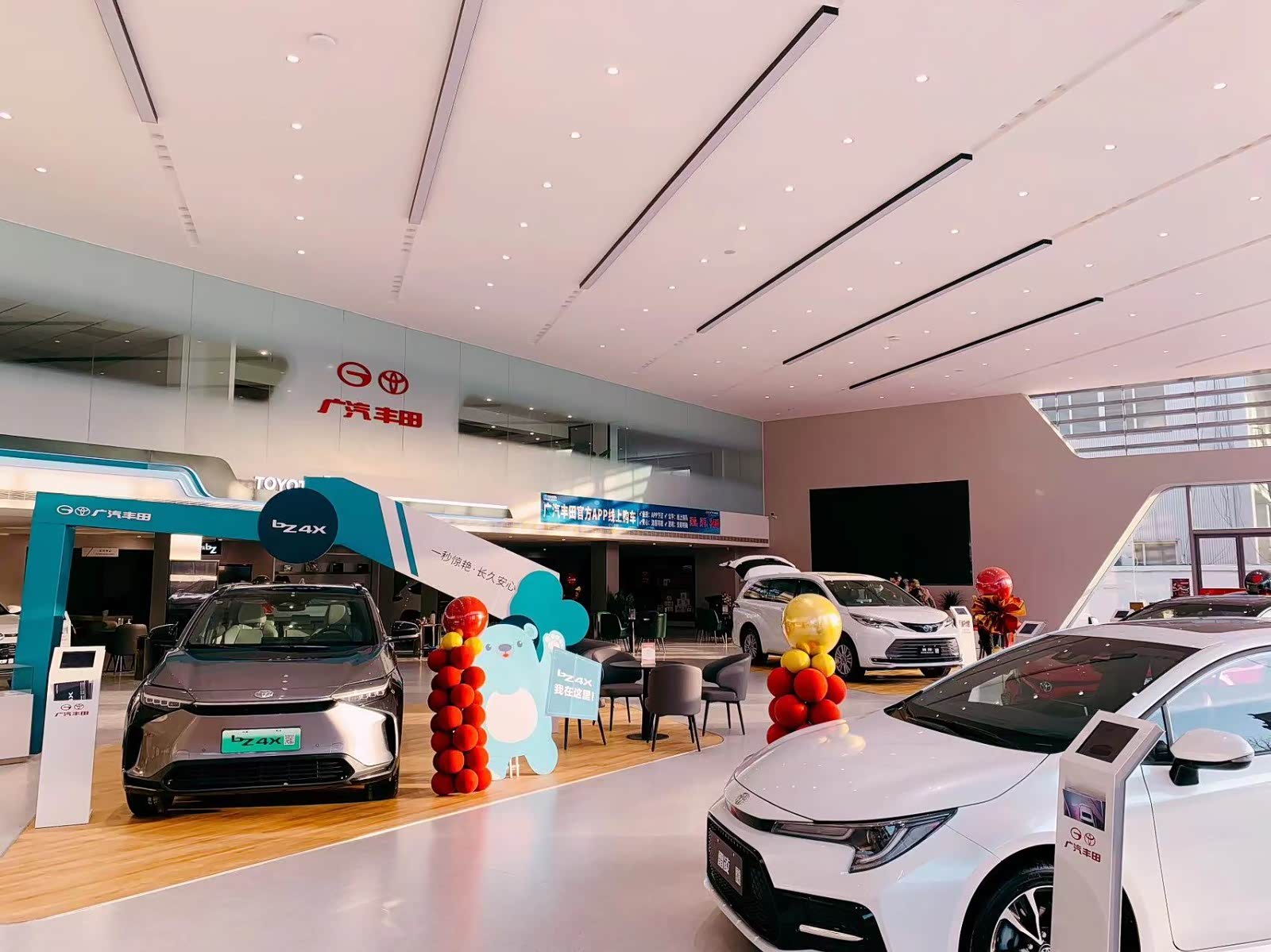 新车展示区