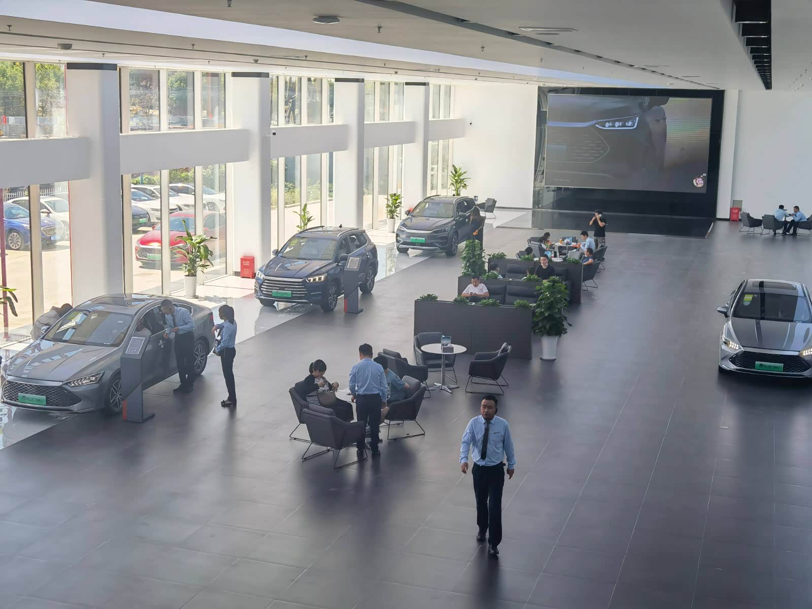 新车展示区