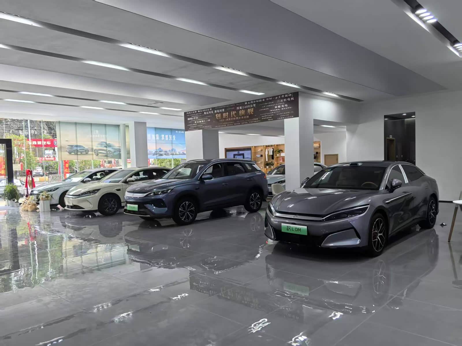 新车展示区