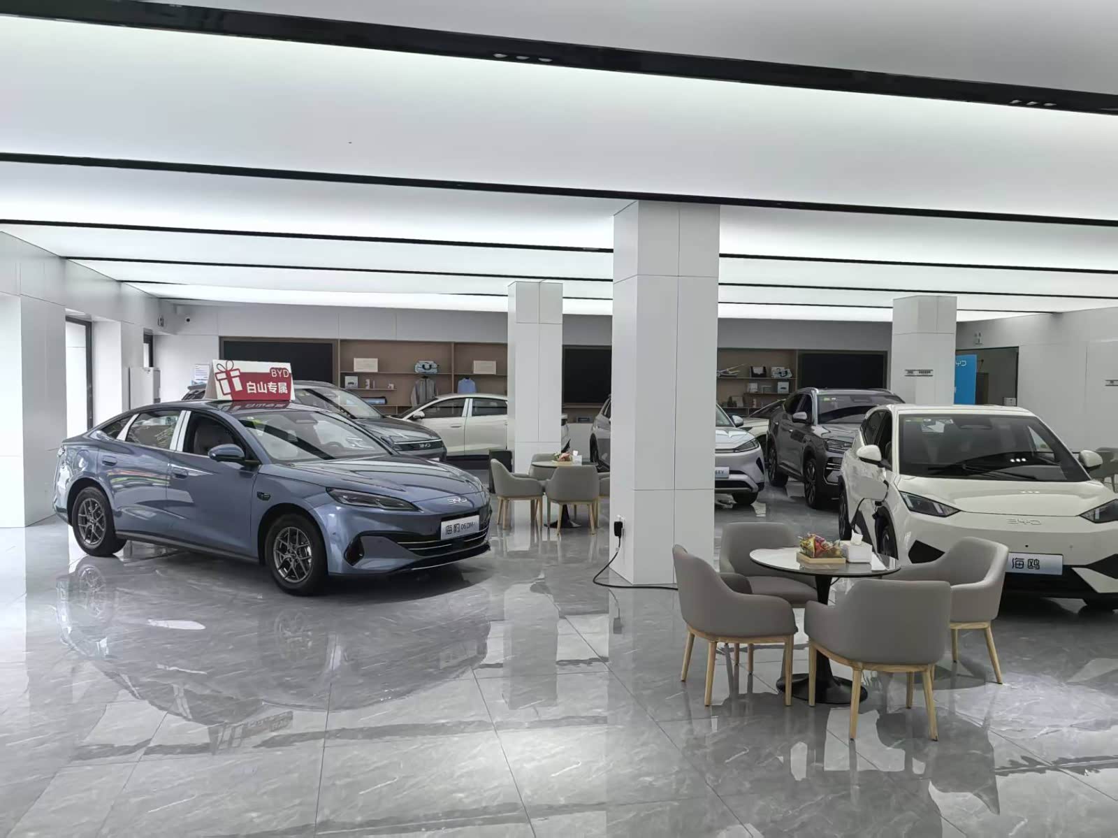 新车展示区