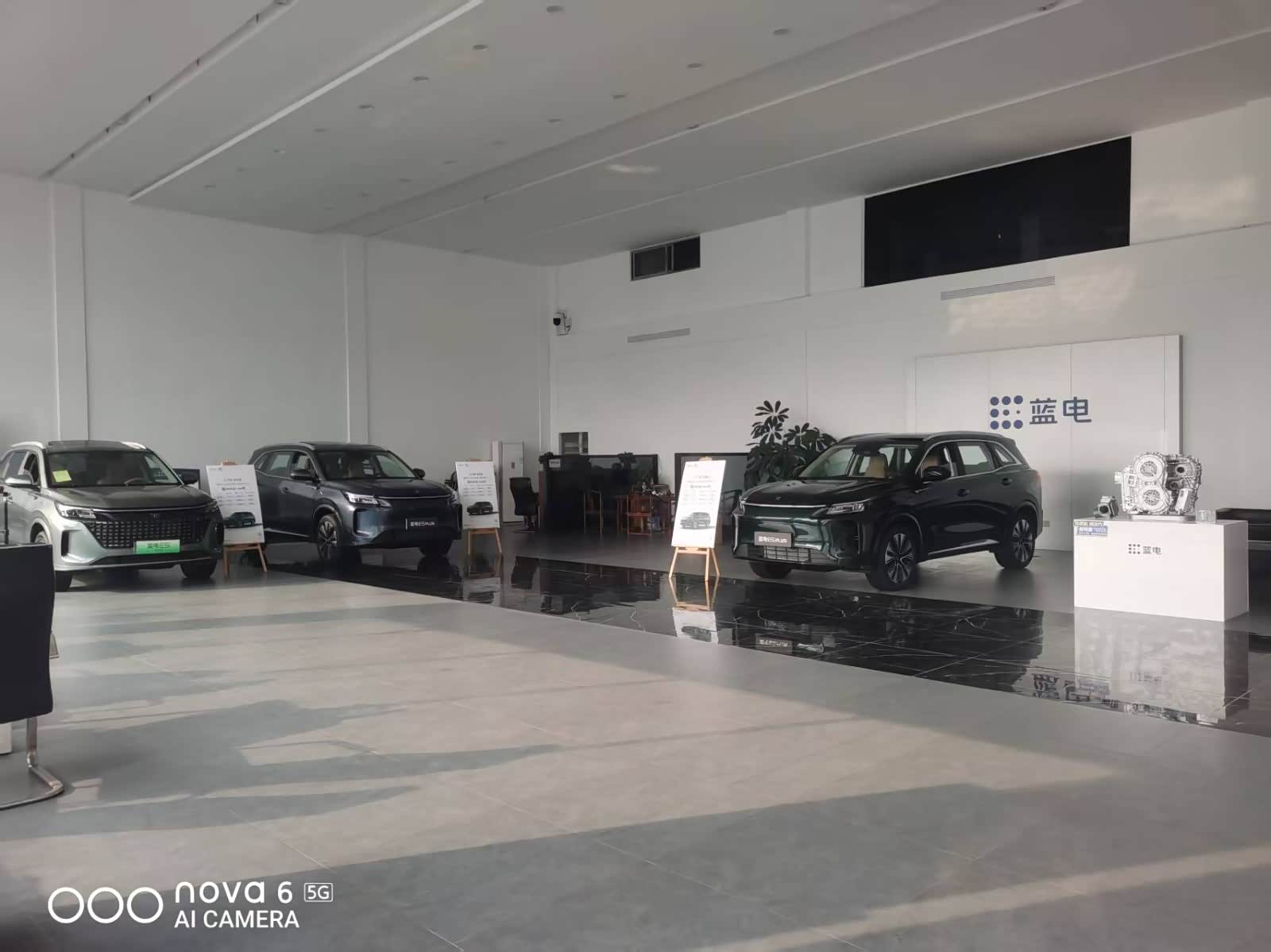 新车展示区