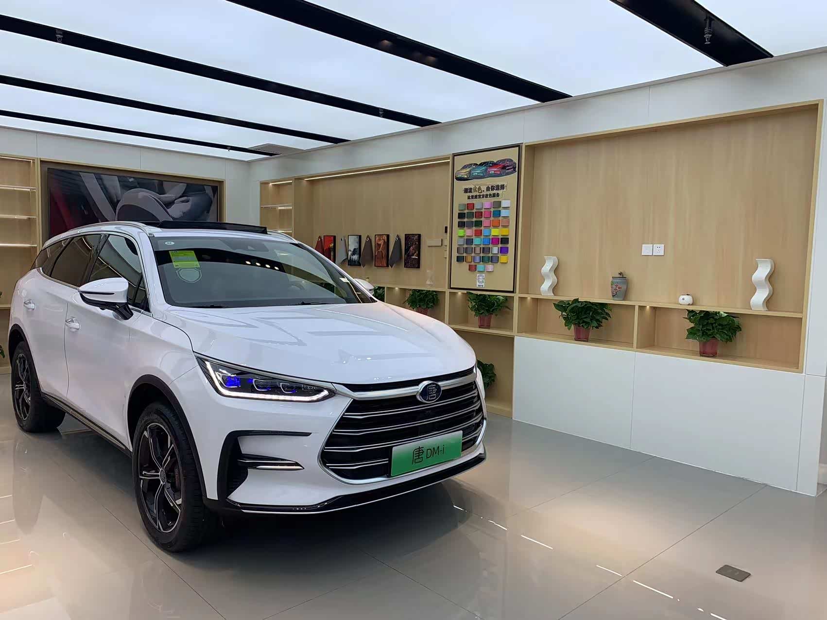 新车展示区