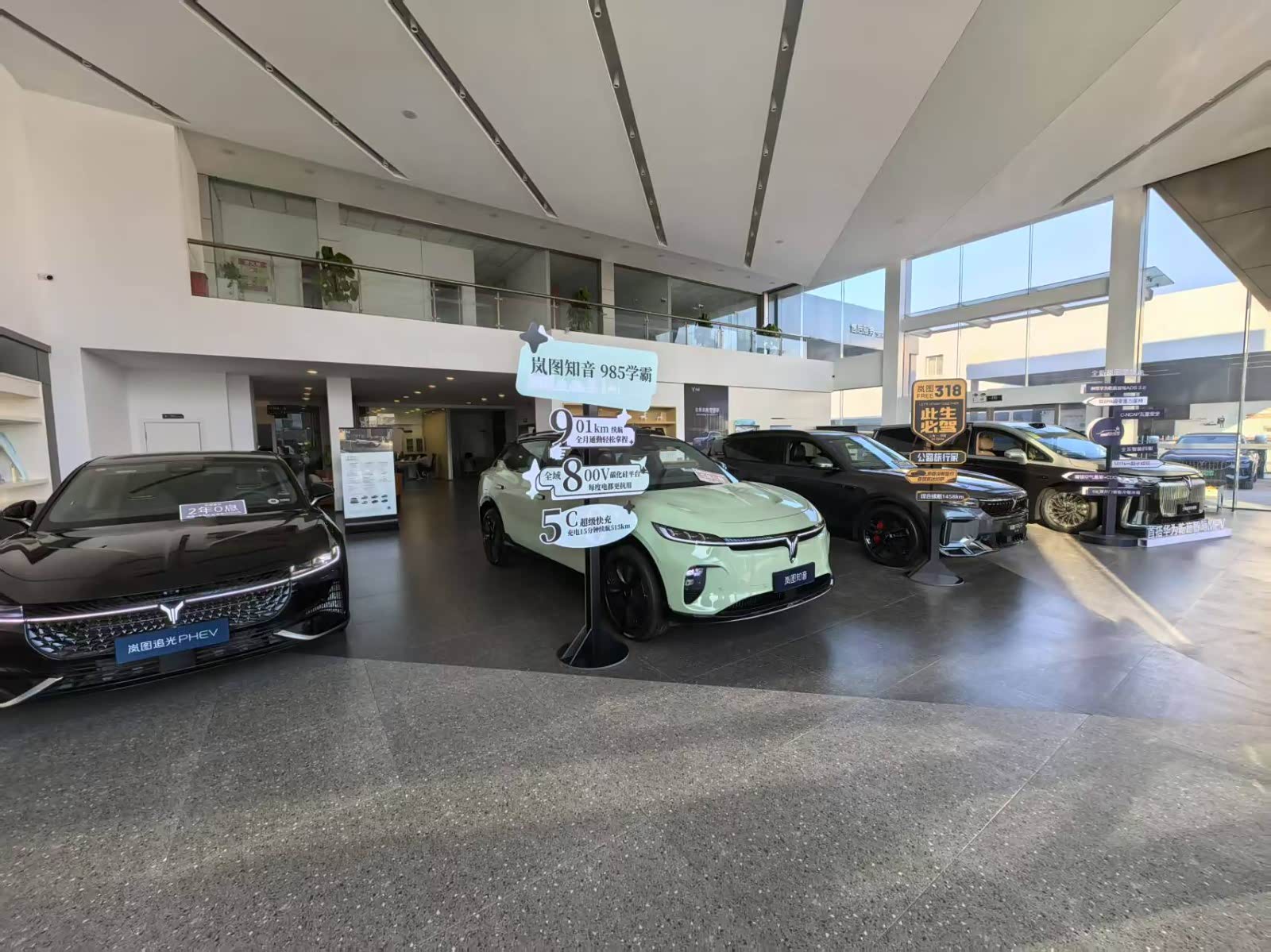 新车展示区